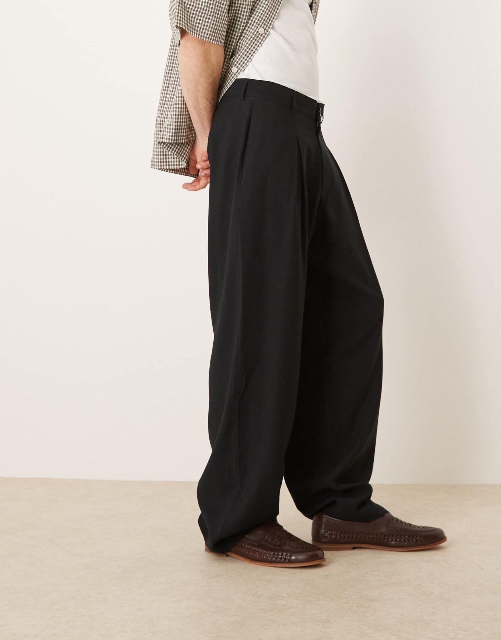 ASOS DESIGN wide leg smart trousers with front pleat in black - ASOS Sample Sale EU Store