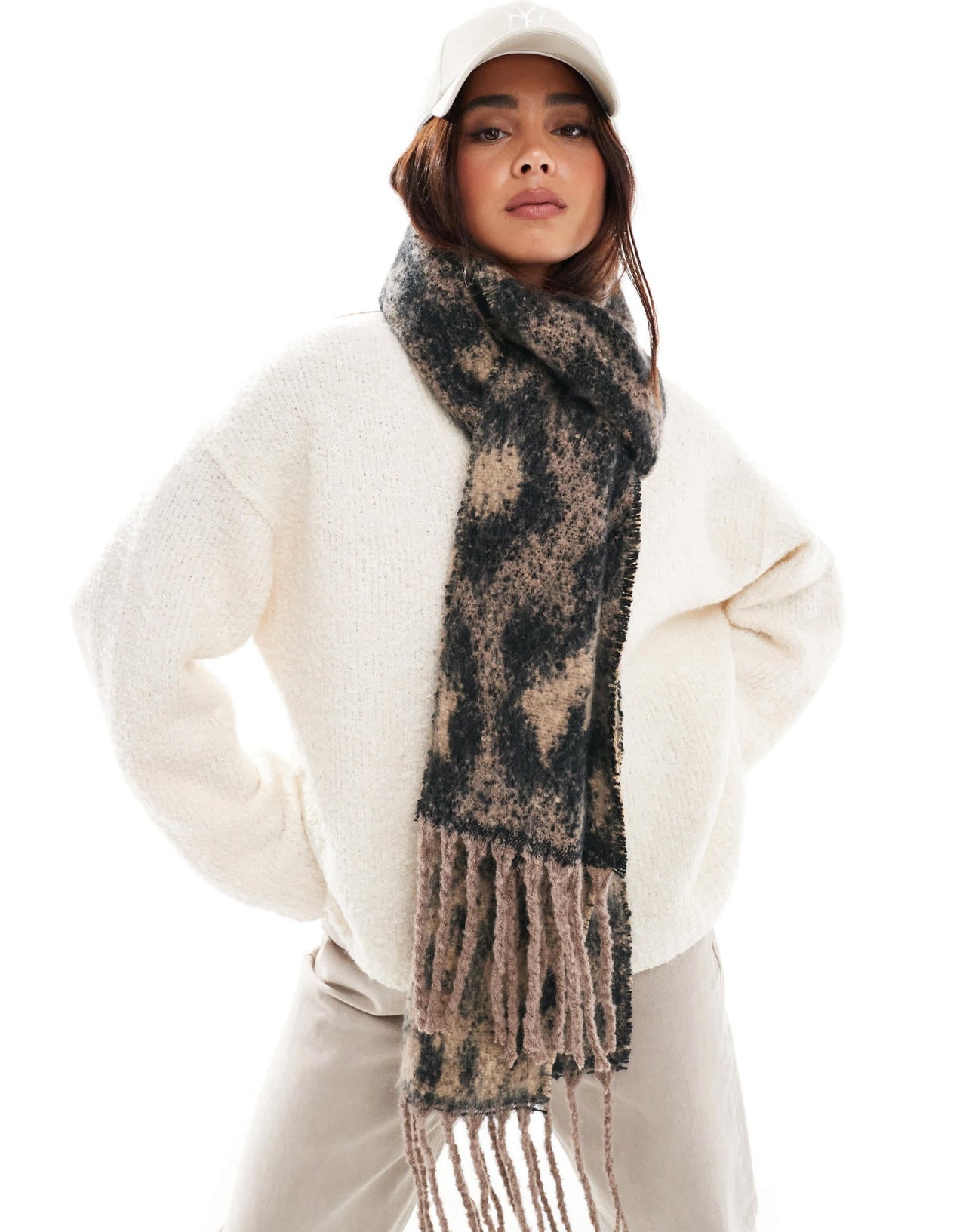 ASOS DESIGN woven scarf with fluffy leopard design - ASOS Sample Sale EU Store