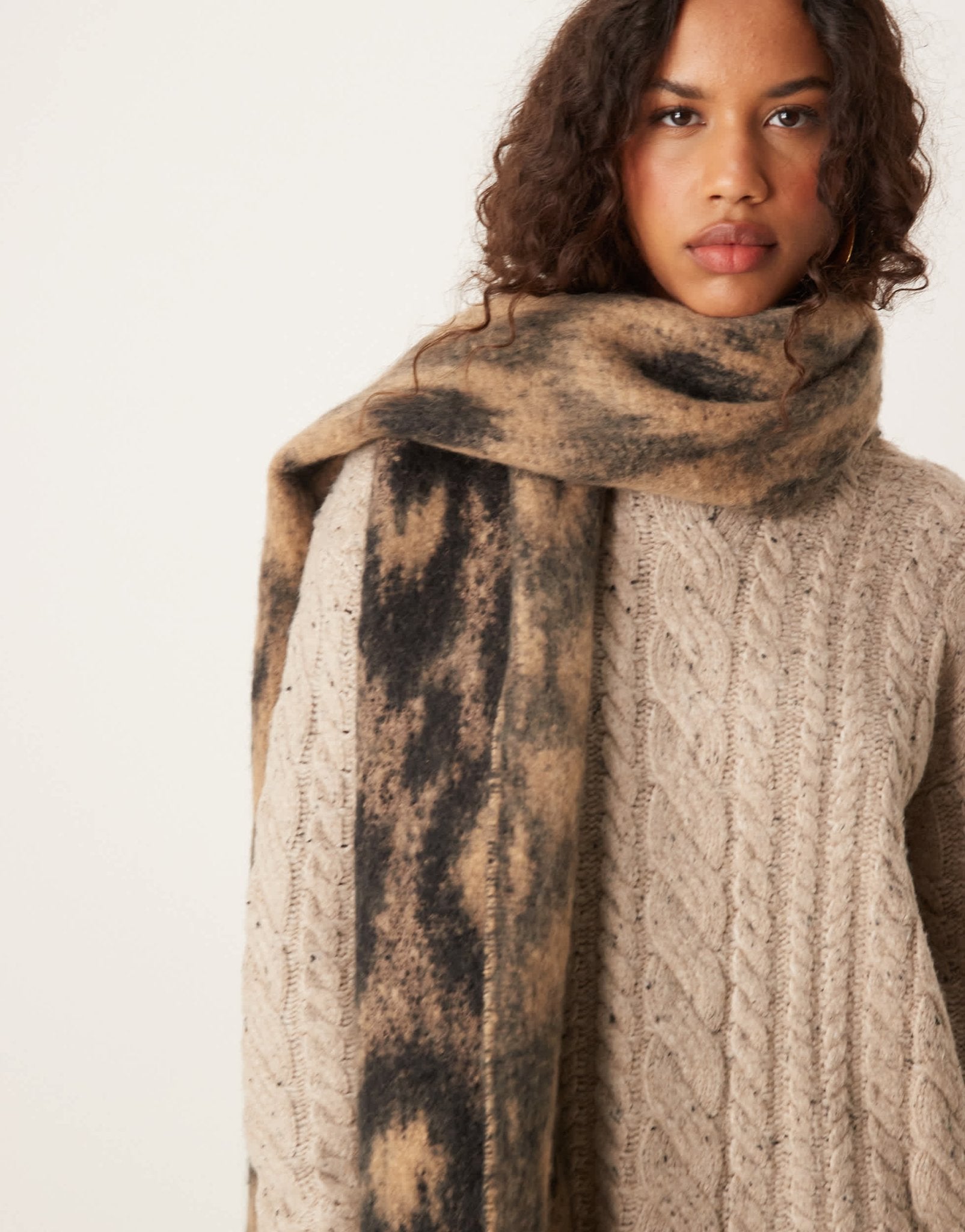 ASOS DESIGN woven scarf with fluffy leopard design - ASOS Sample Sale EU Store