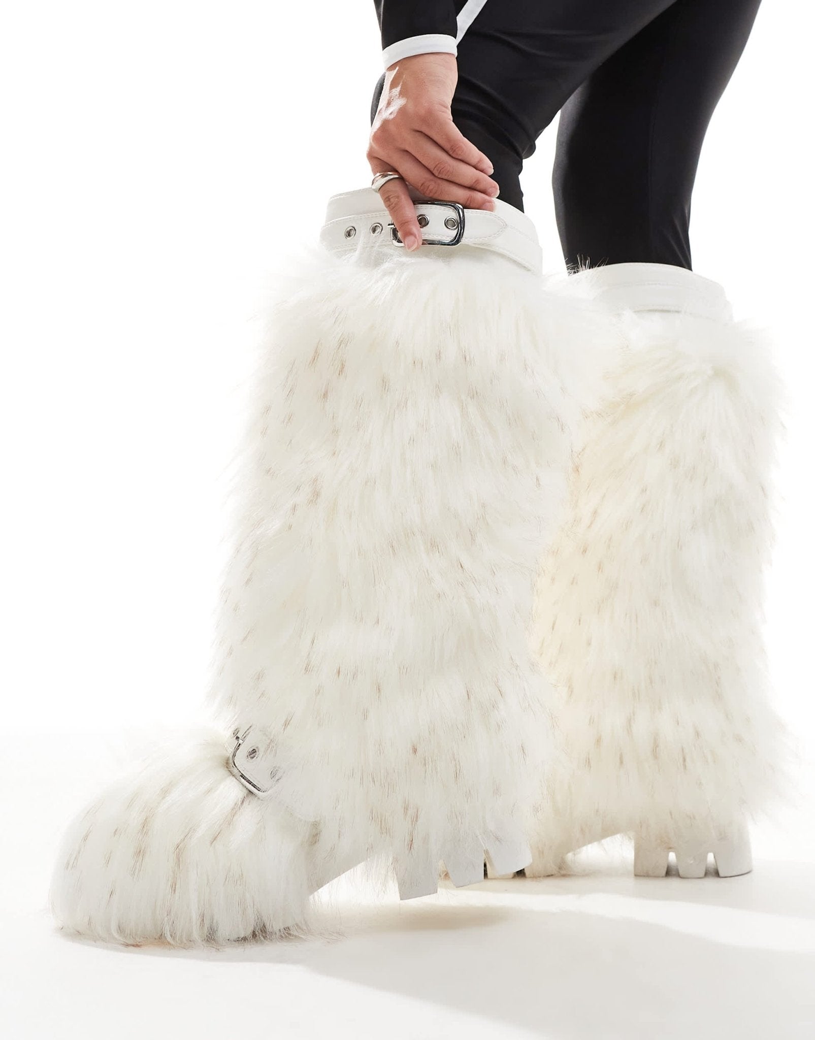 Azalea Wang Tommie fluffy knee boots in white - ASOS Sample Sale EU Store