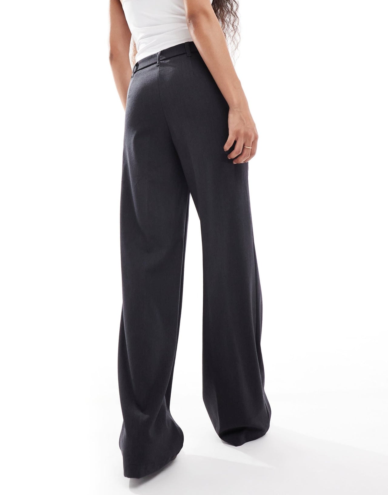 Bershka Petite wide leg tailored trouser in charcoal - ASOS Sample Sale EU Store