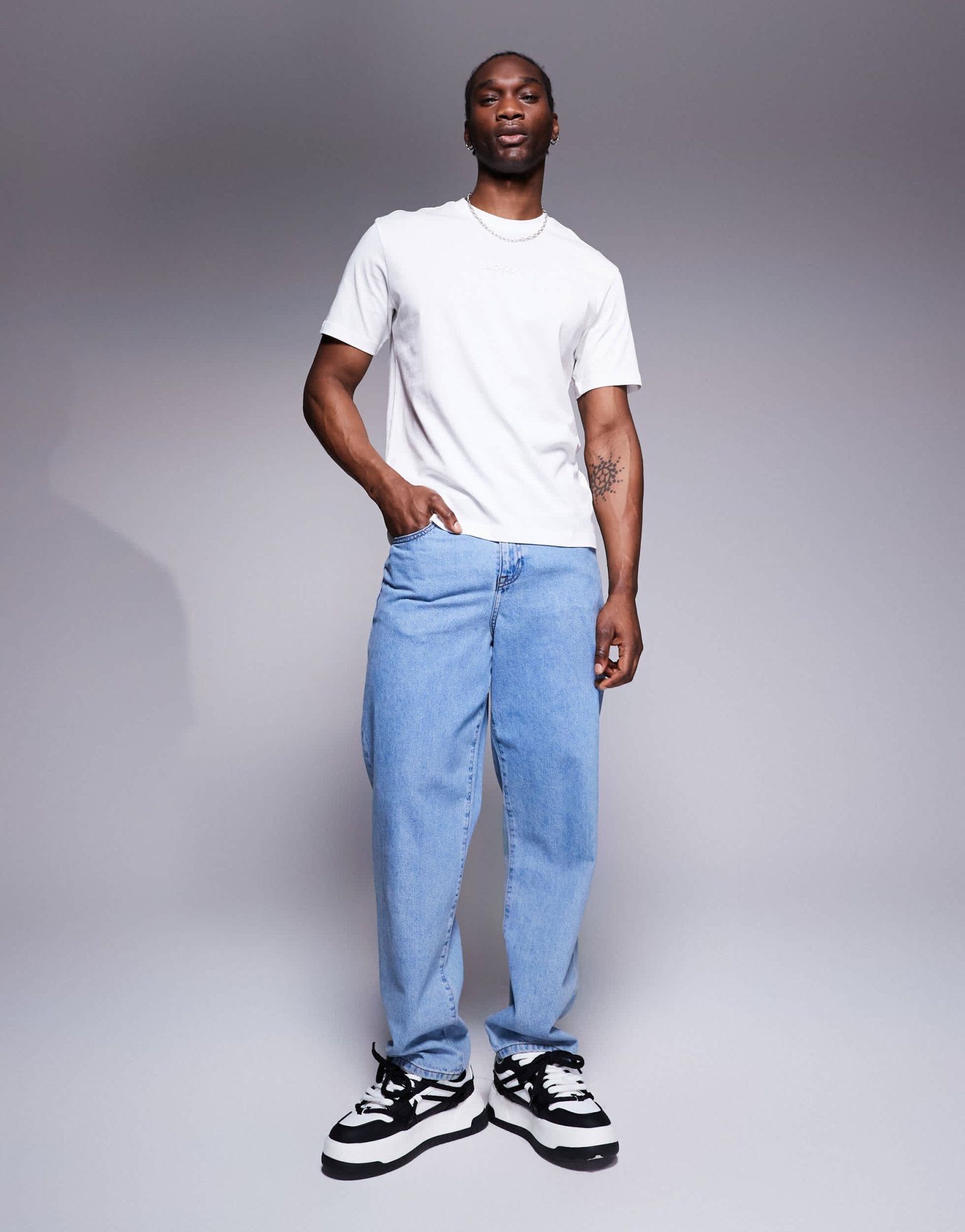 BOSS Green 10 central logo t-shirt oversized fit in white - ASOS Sample Sale EU Store