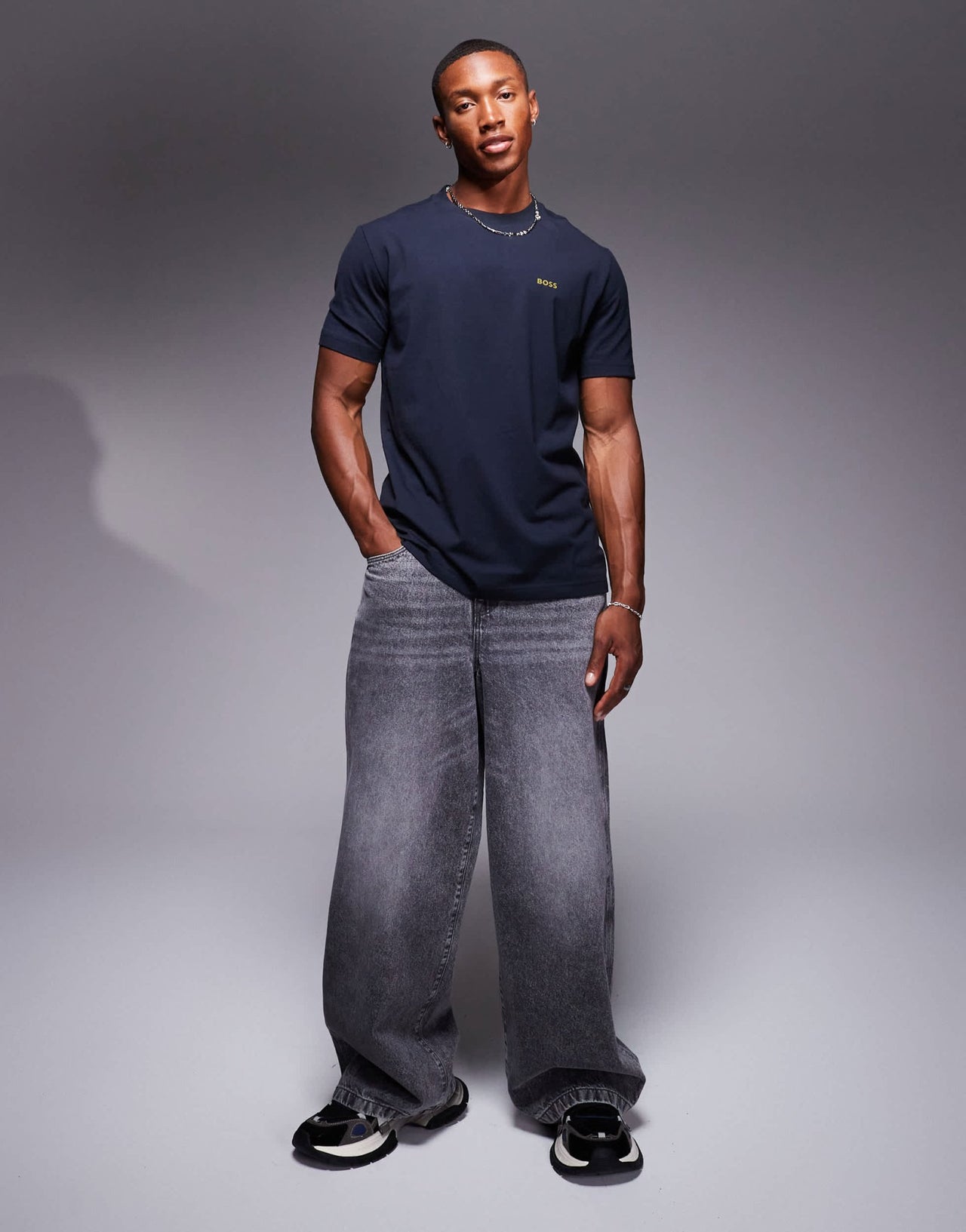 BOSS Green logo t-shirt regular fit in navy - ASOS Sample Sale EU Store