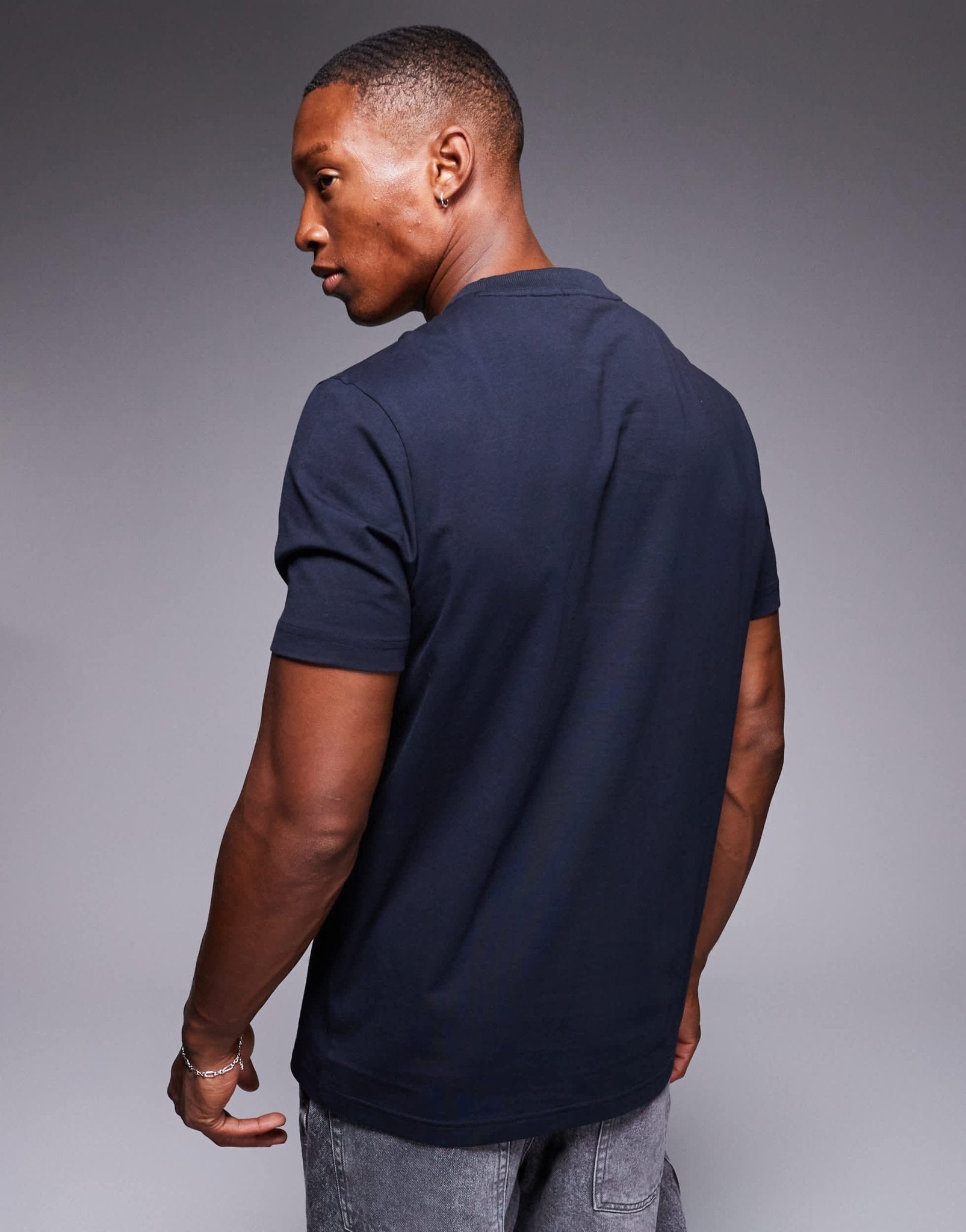 BOSS Green logo t-shirt regular fit in navy - ASOS Sample Sale EU Store