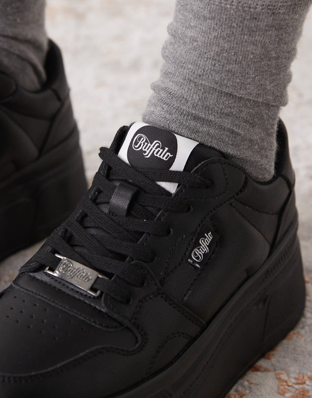 Buffalo Besu chunky trainer in black - ASOS Sample Sale EU Store