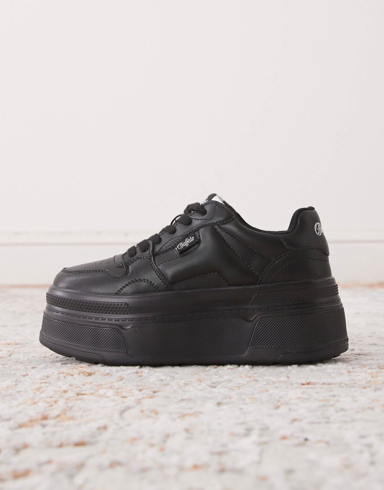 Buffalo Besu chunky trainer in black - ASOS Sample Sale EU Store