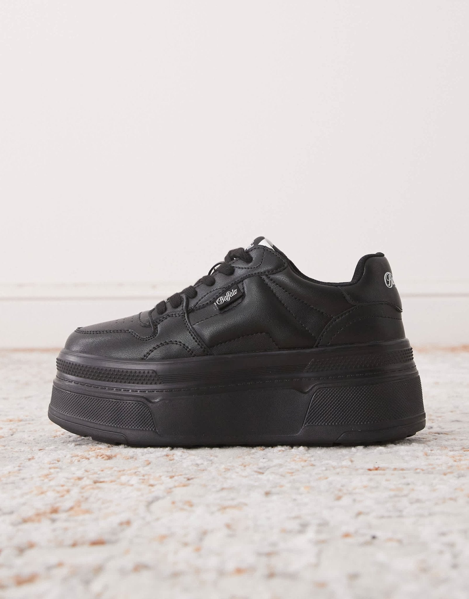 Buffalo Besu chunky trainer in black - ASOS Sample Sale EU Store