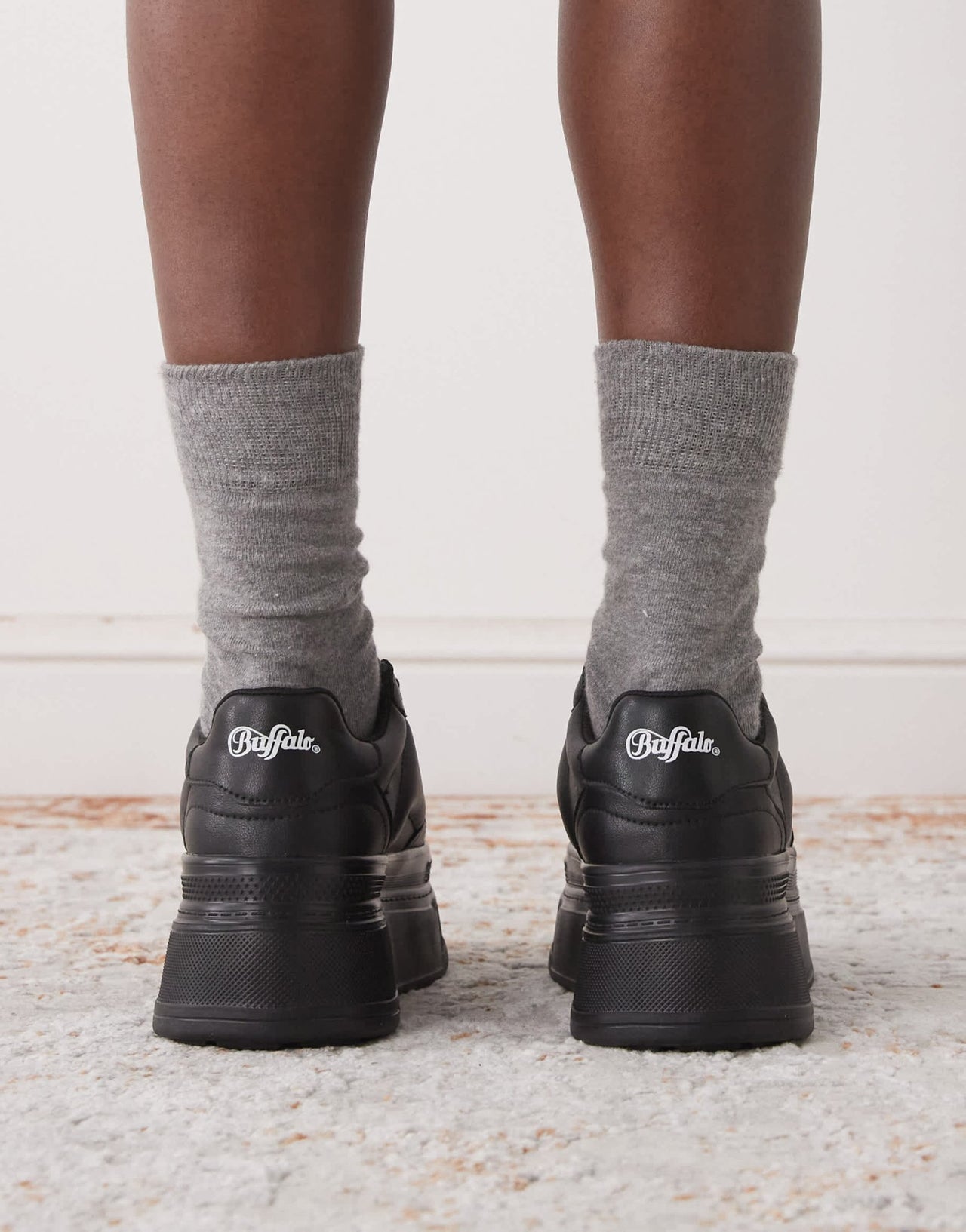 Buffalo Besu chunky trainer in black - ASOS Sample Sale EU Store