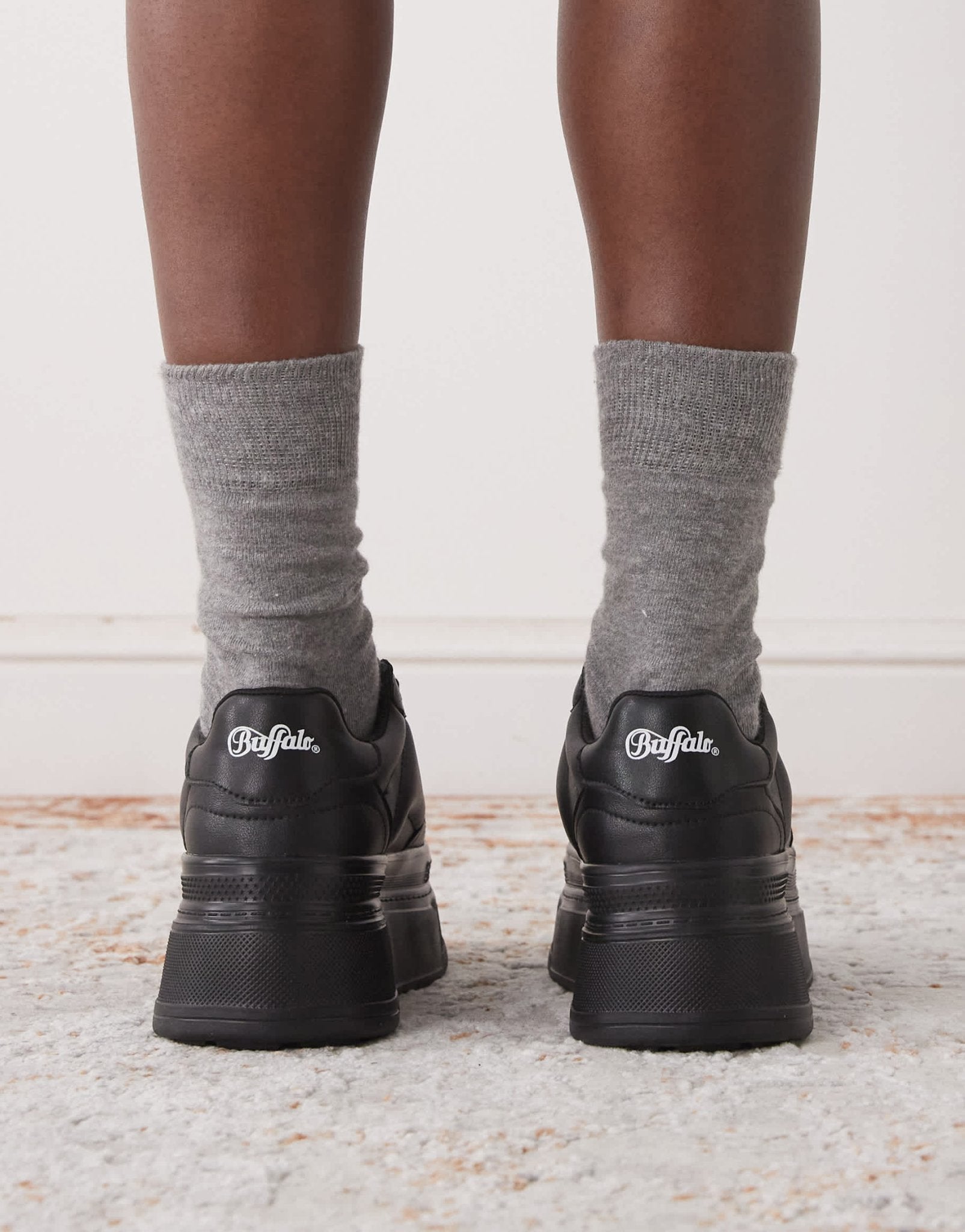 Buffalo Besu chunky trainer in black - ASOS Sample Sale EU Store