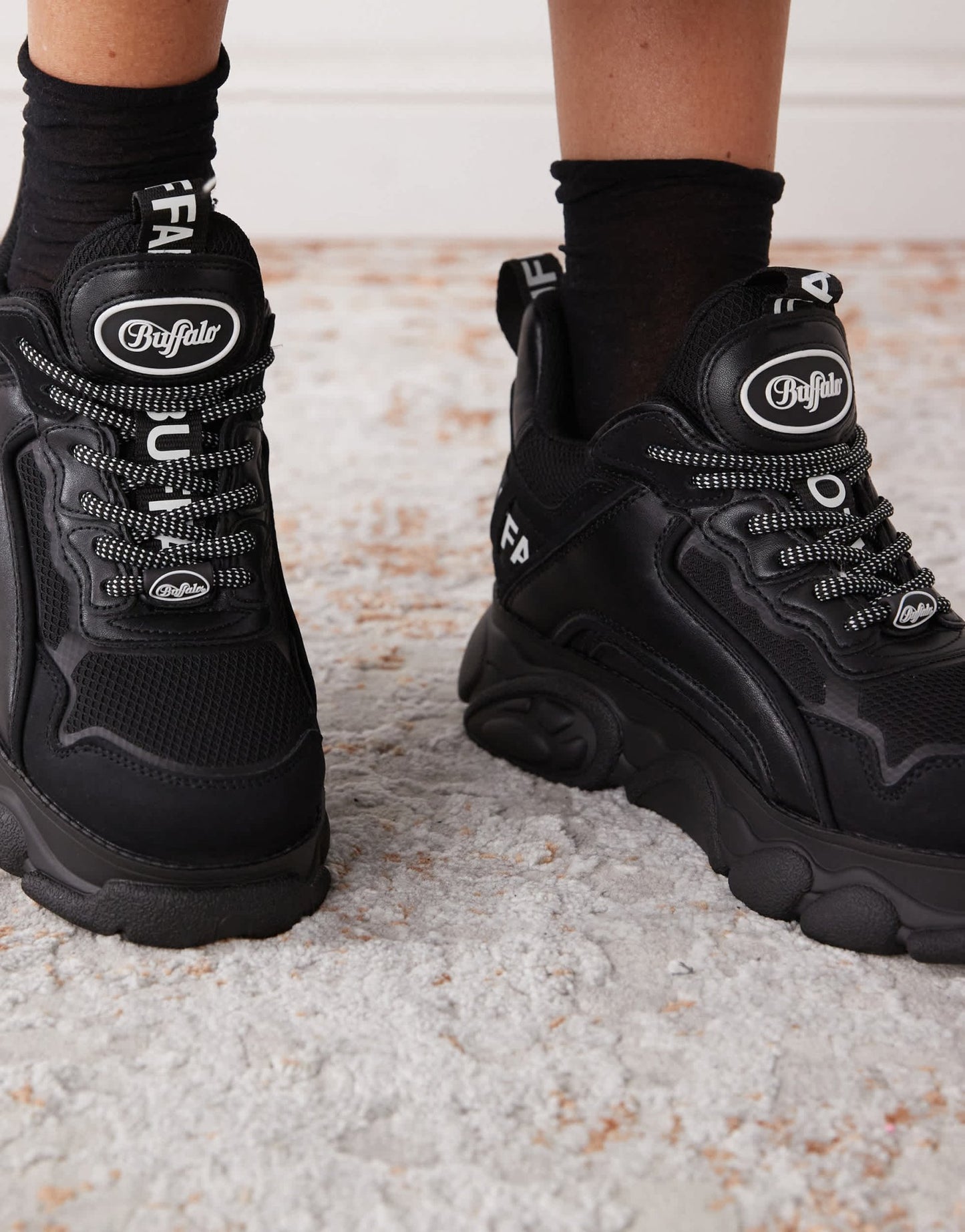 Buffalo low sneaker in black - ASOS Sample Sale EU Store