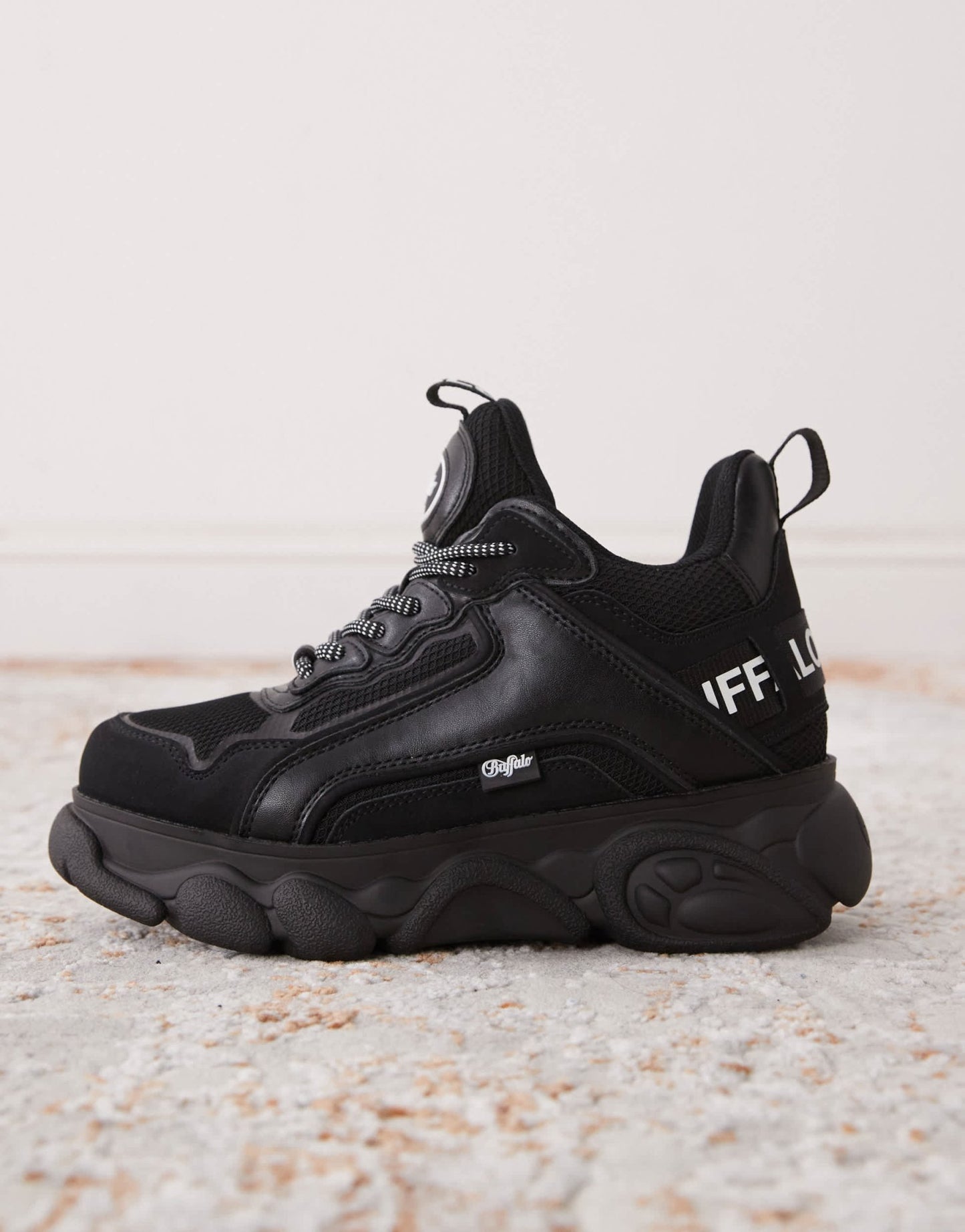 Buffalo low sneaker in black - ASOS Sample Sale EU Store