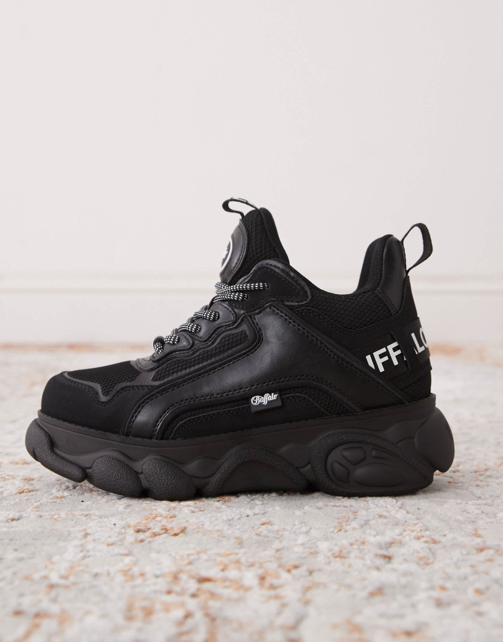 Buffalo low sneaker in black - ASOS Sample Sale EU Store