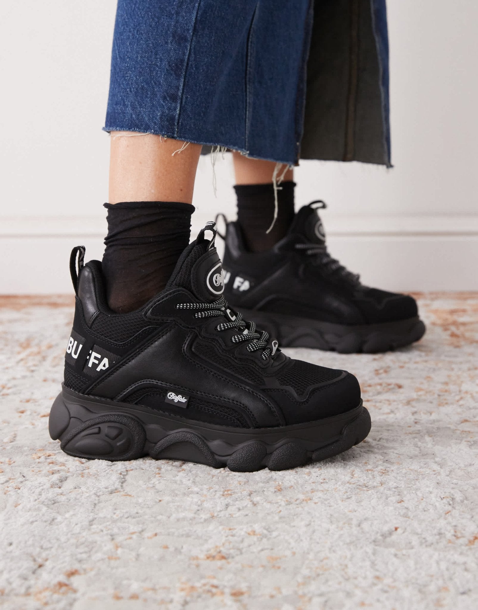 Buffalo low sneaker in black - ASOS Sample Sale EU Store