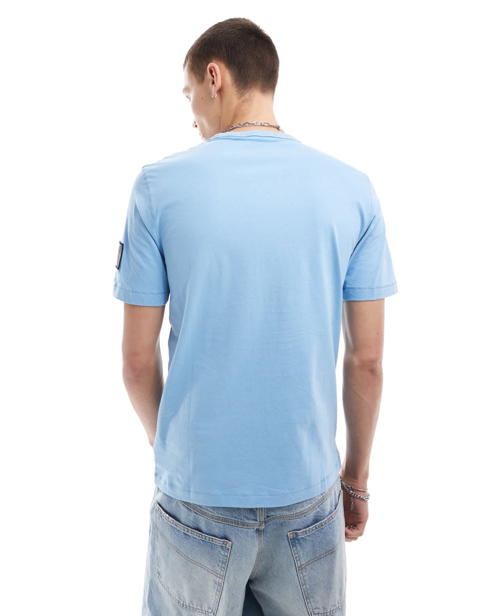 Calvin Klein Jeans badge regular t-shirt in blue - ASOS Sample Sale EU Store