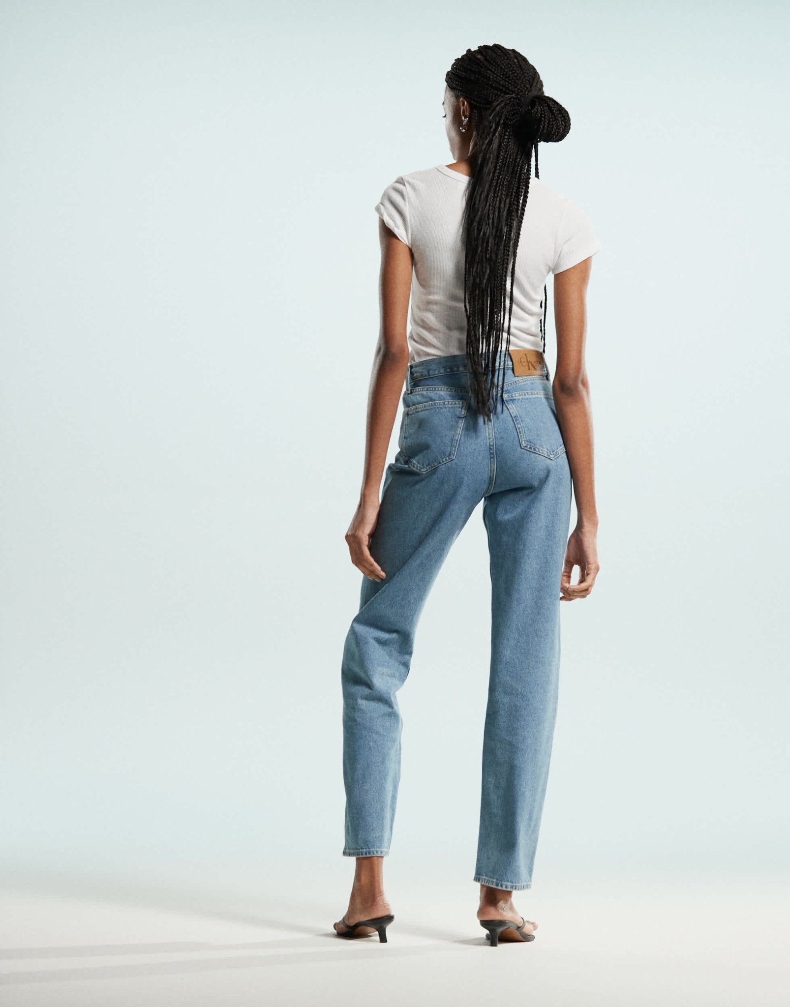 Calvin Klein Jeans high rise straight jeans in mid wash - ASOS Sample Sale EU Store