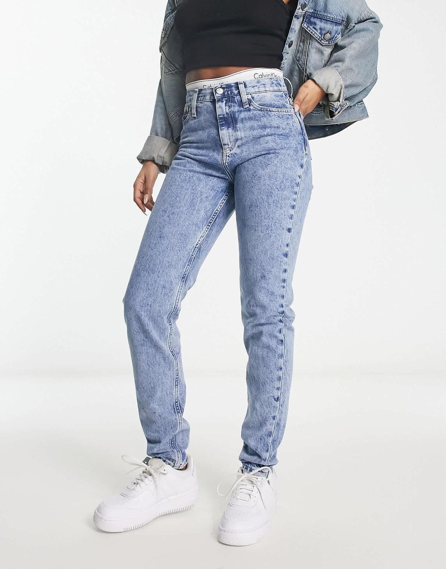 Calvin Klein Jeans mom jeans in mid wash - ASOS Sample Sale EU Store