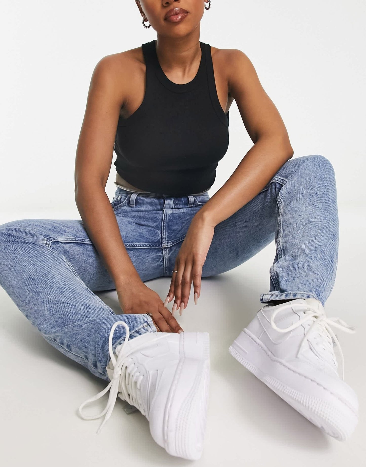 Calvin Klein Jeans mom jeans in mid wash - ASOS Sample Sale EU Store