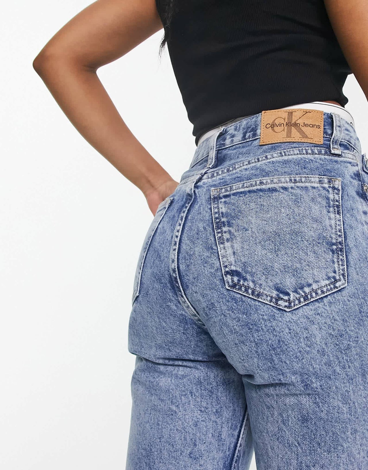 Calvin Klein Jeans mom jeans in mid wash - ASOS Sample Sale EU Store