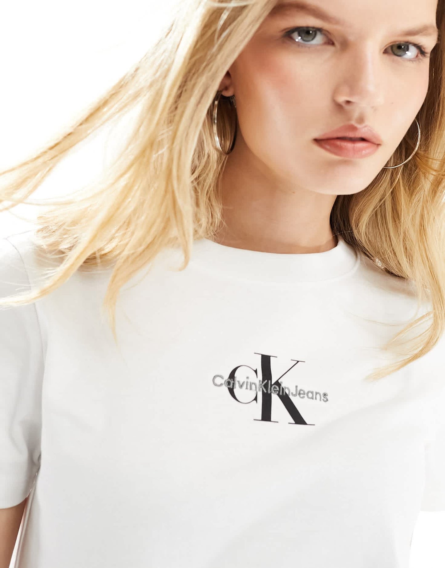 Calvin Klein Jeans monologo baby t-shirt in white - ASOS Sample Sale EU Store