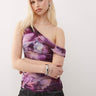 Top floral estampado de COLLUSION con hombros descubiertos