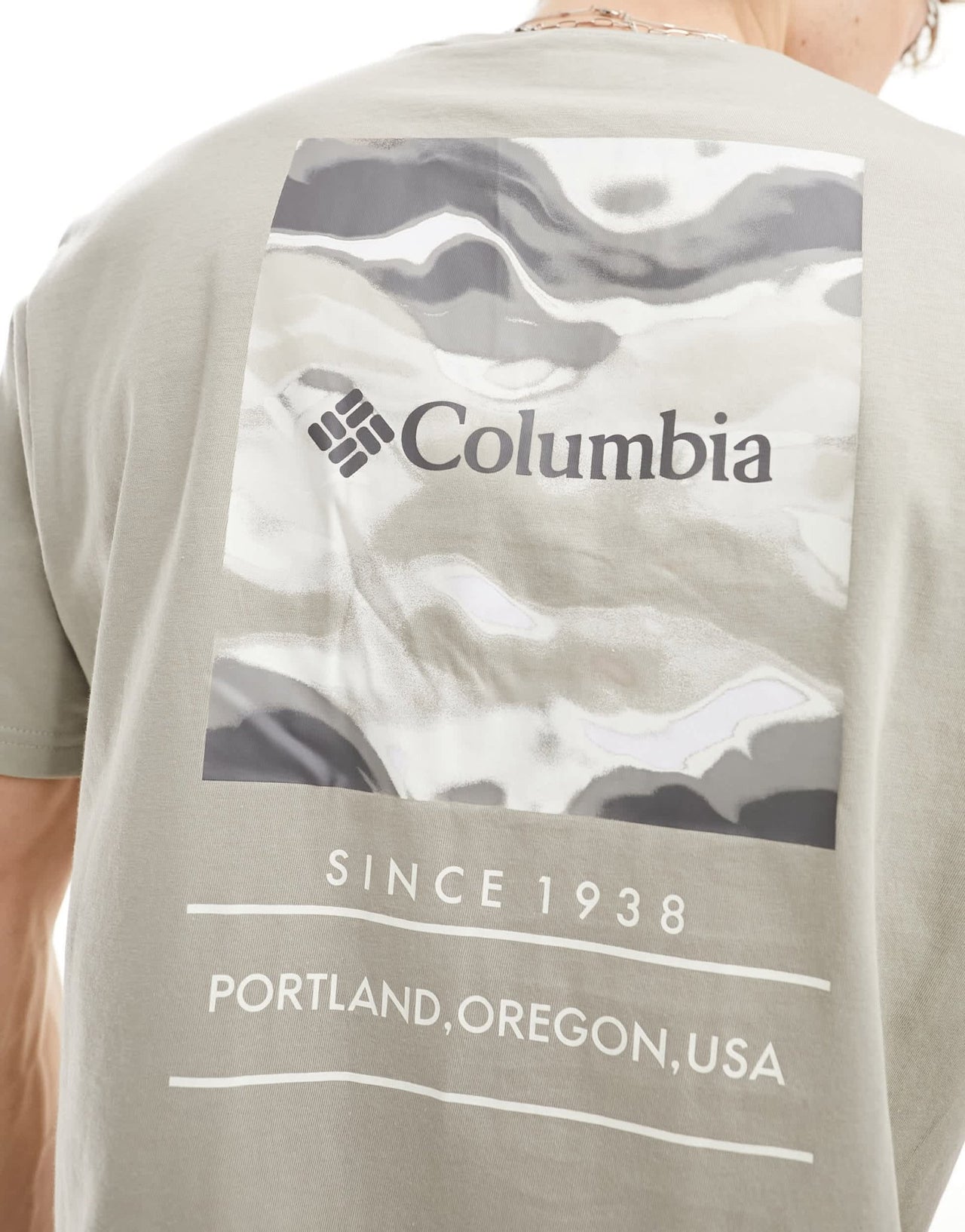 Columbia Barton Springs pattern back print t-shirt in grey Exclusive at ASOS - ASOS Sample Sale EU Store