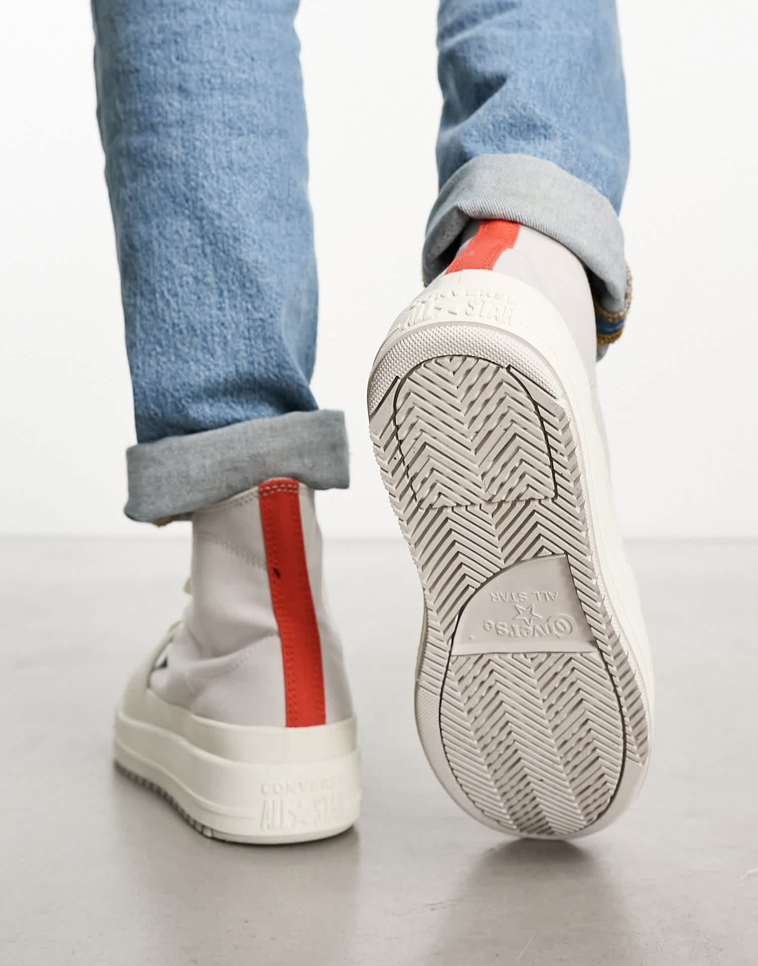 Converse CTAS Hi Construct trainers in grey and red - ASOS Sample Sale EU Store