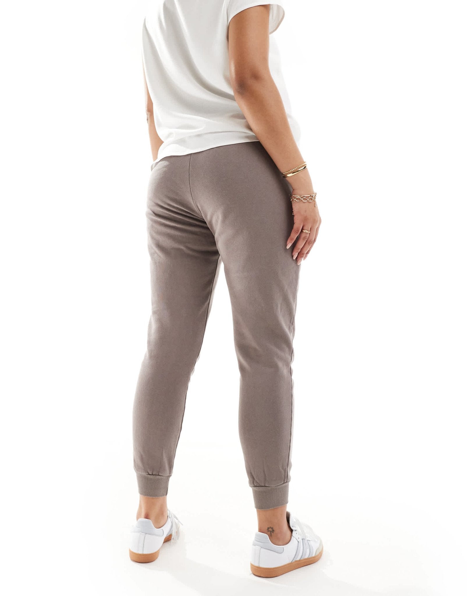 Cotton On Maternity joggers with bump waist band in washed brown fleece - ASOS Sample Sale EU Store