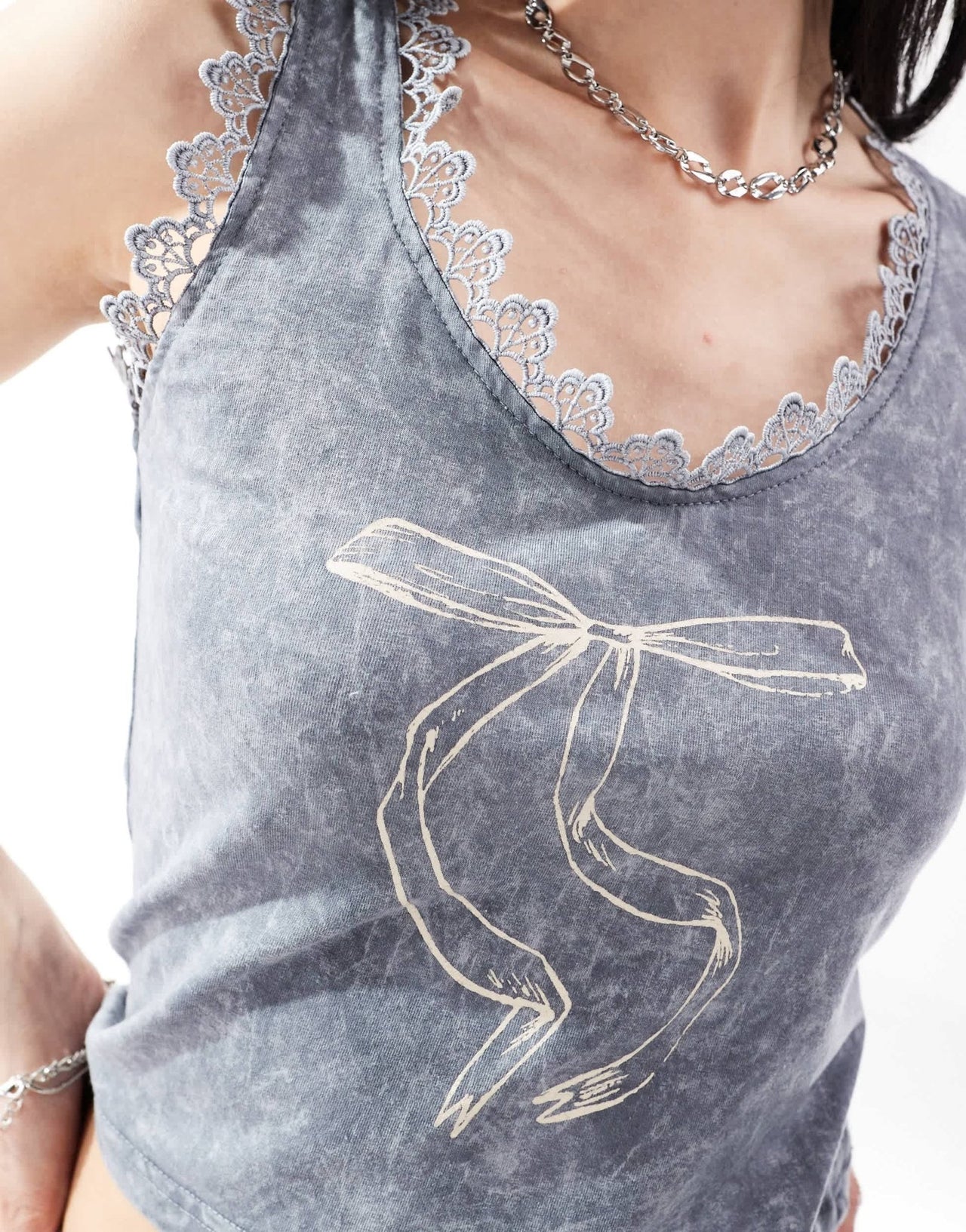 Daisy Street lace trim crop vest with bow graphic in washed grey - ASOS Sample Sale EU Store
