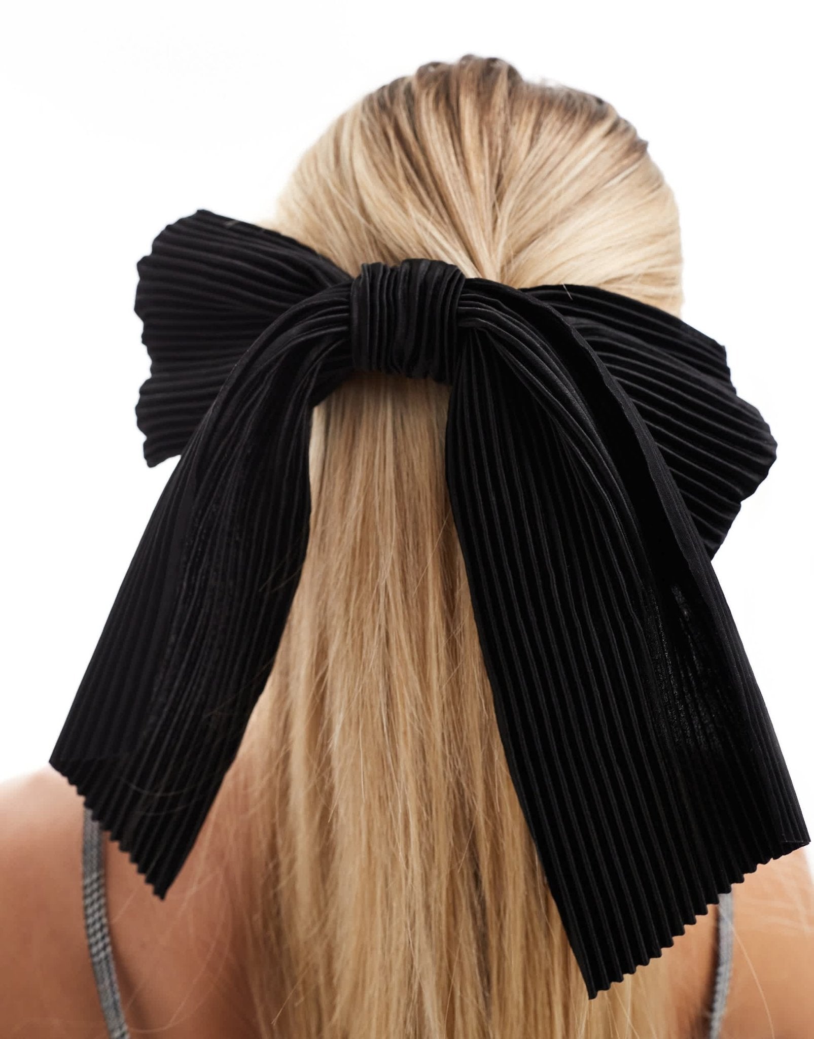DesignB London oversized plisse hair bow in black - ASOS Sample Sale EU Store
