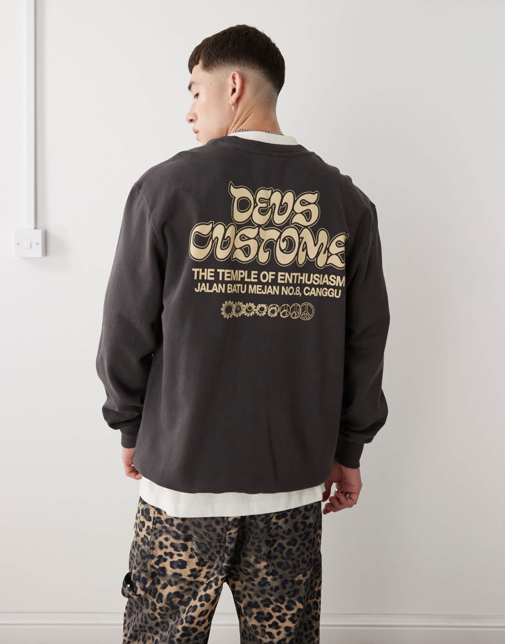 Deus Exx Machina rinse wash graphic sweatshirt in black - ASOS Sample Sale EU Store