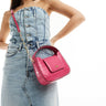Borsa DKNY Arden con manico e tracolla a tracolla in stampa coccodrillo rosa