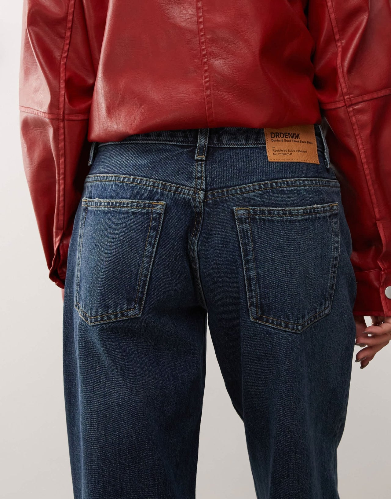 Dr Denim Hill relaxed fit low waist wide straight leg jeans in canyon dark used - ASOS Sample Sale EU Store