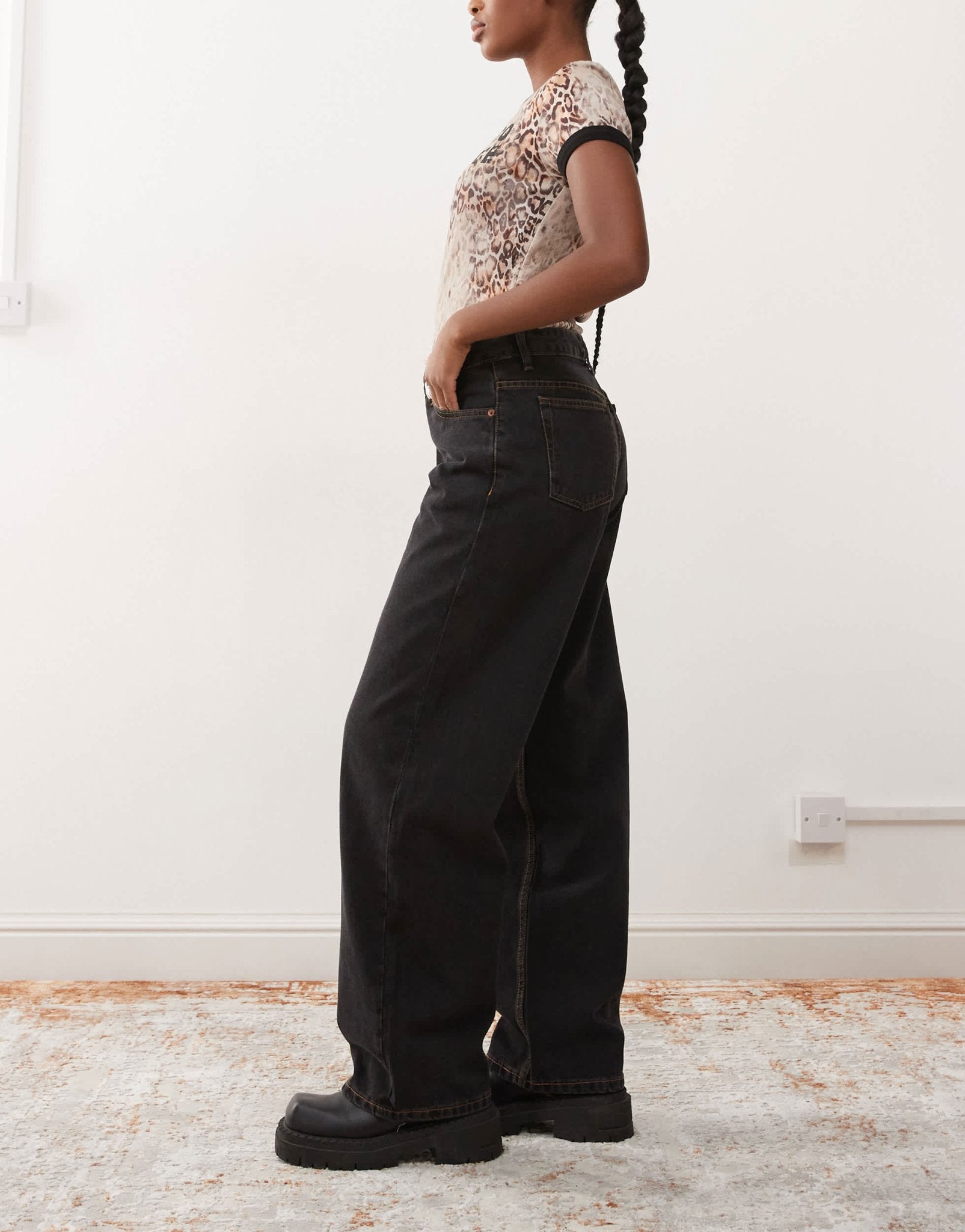 Dr Denim Hill relaxed fit low waist wide straight leg jeans in dust washed black - ASOS Sample Sale EU Store