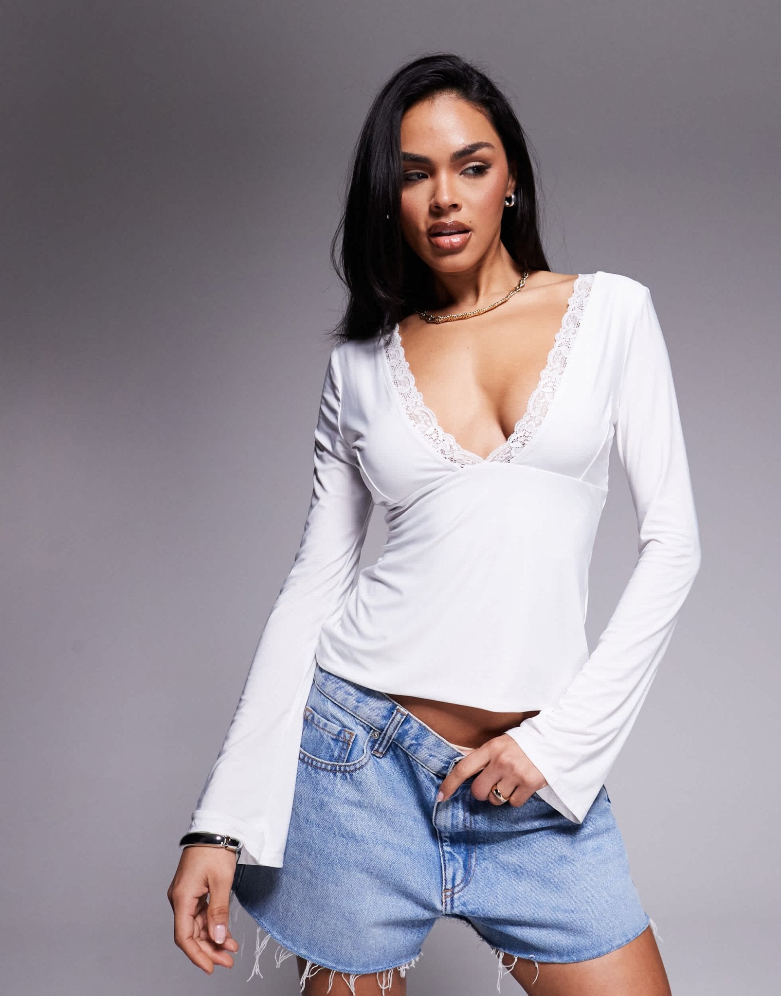 Fashionkilla double sculpted slinky v - neck lace detail top in white - ASOS Sample Sale EU Store