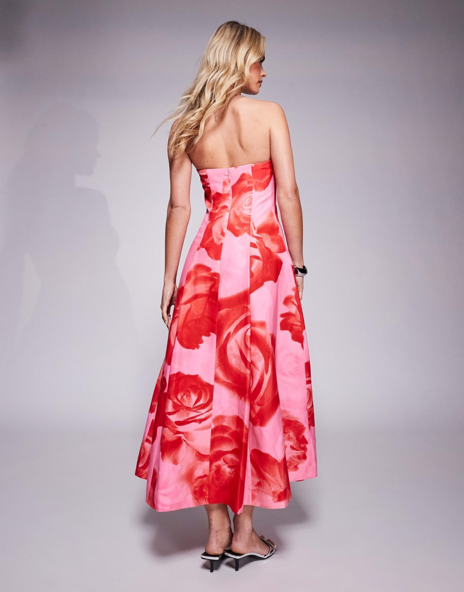 Forever New Petite structured maxi dress with pockets in bright pink floral - ASOS Sample Sale EU Store