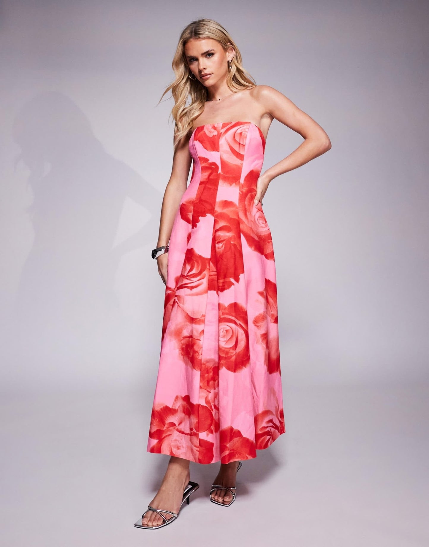 Forever New Petite structured maxi dress with pockets in bright pink floral - ASOS Sample Sale EU Store