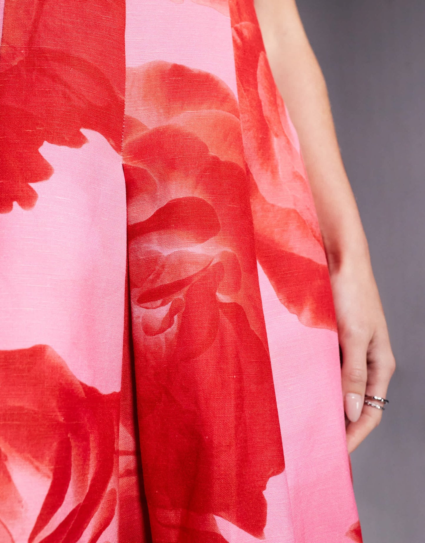Forever New Petite structured maxi dress with pockets in bright pink floral - ASOS Sample Sale EU Store