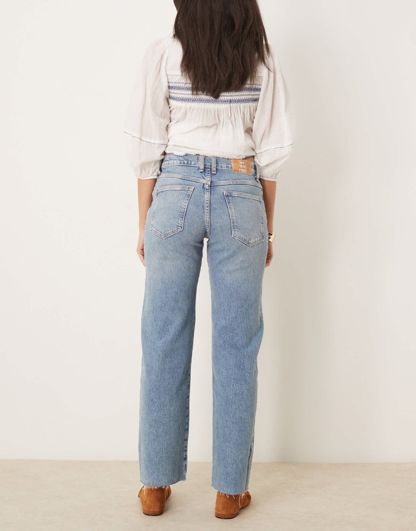 Free People risk taker mid - rise straight leg jeans in mid wash blue - ASOS Sample Sale EU Store