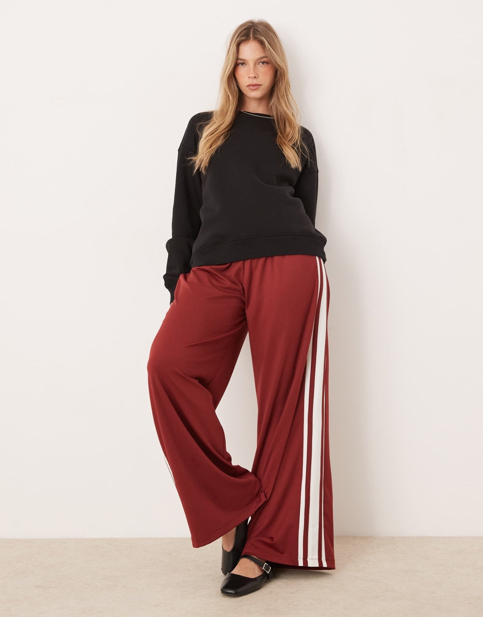 Gina Tricot oversized sweatshirt in black - ASOS Sample Sale EU Store