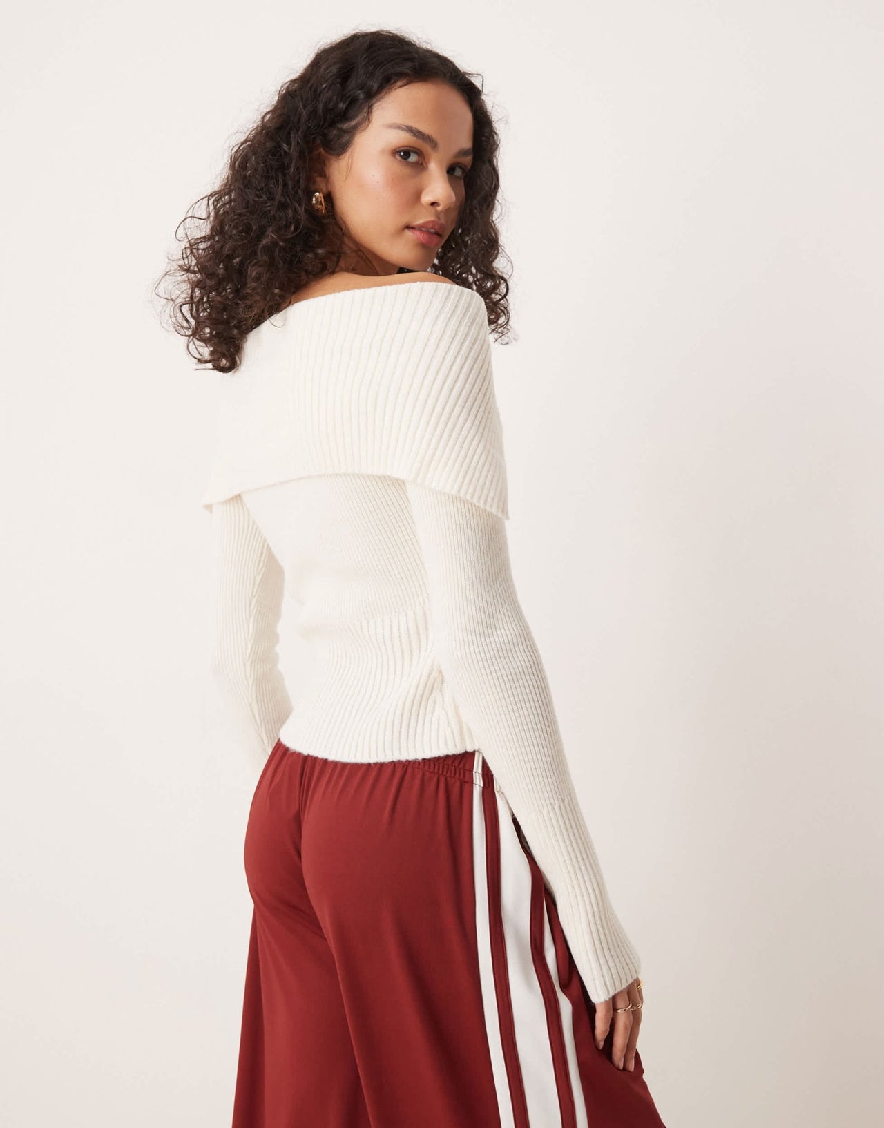 Gina Tricot rib knitted zip front cardigan with off shoulder collar in cream - ASOS Sample Sale EU Store