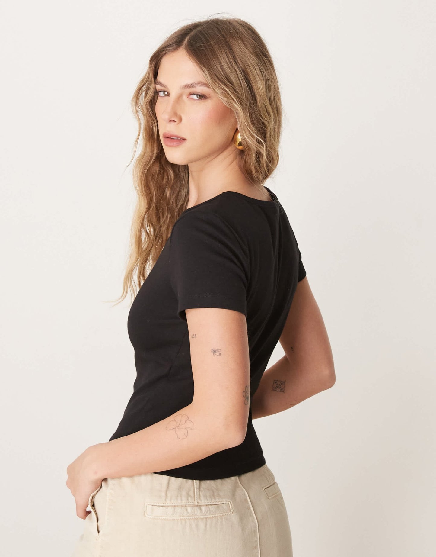 Gina Tricot slim fit crew neck jersey short sleeve t-shirt in black - ASOS Sample Sale EU Store