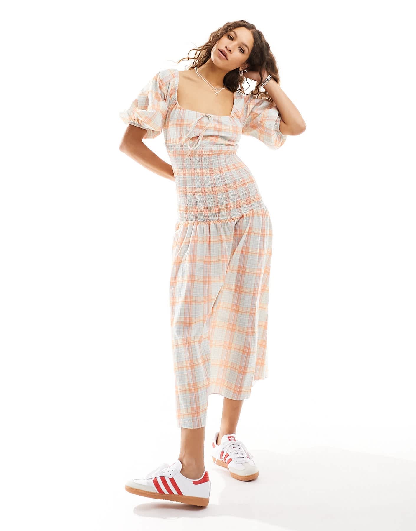 Glamorous scoop neck shirred waist puff sleeve midi dress in blue check - ASOS Sample Sale EU Store