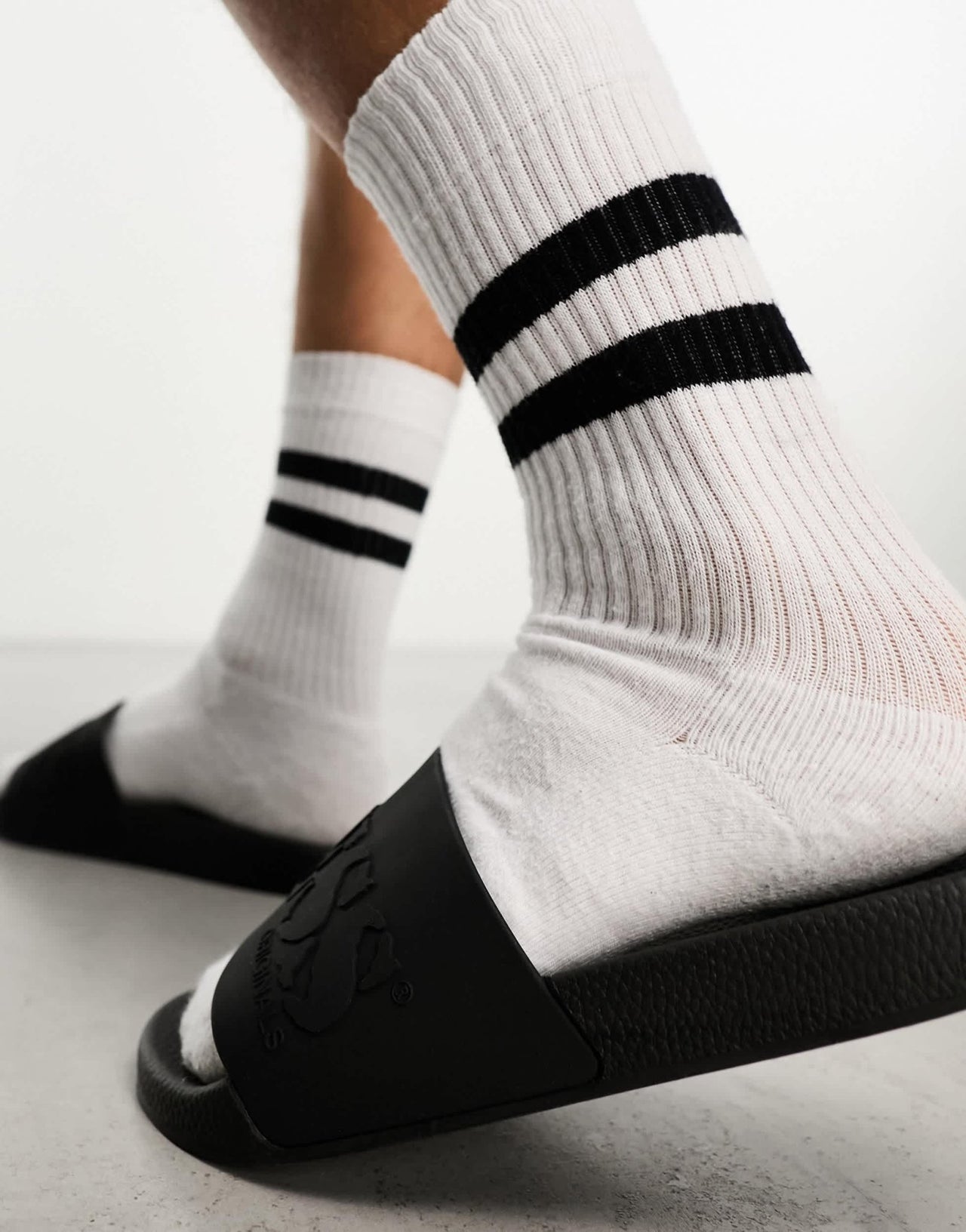 GUESS Originals logo sliders in black - ASOS Sample Sale EU Store