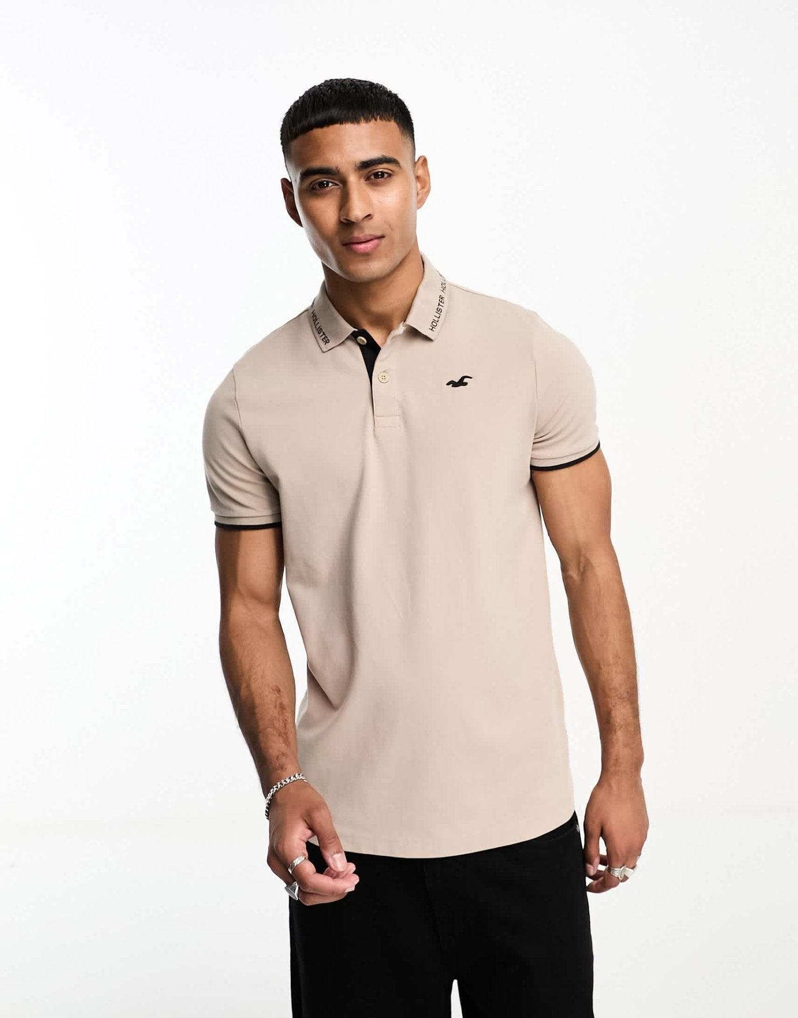 Hollister icon logo varsity tipping pique polo in beige - ASOS Sample Sale EU Store
