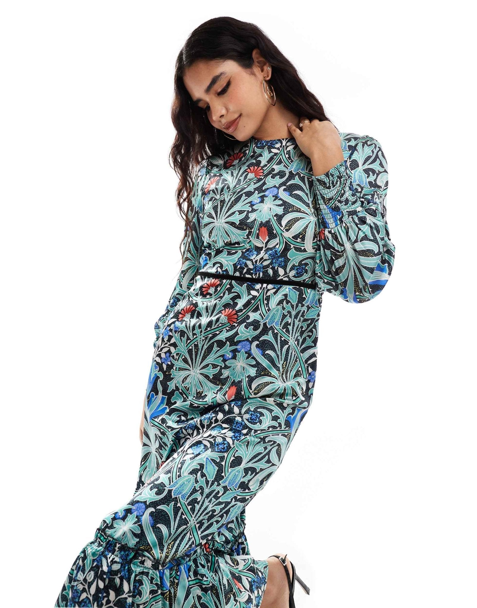 Hope & Ivy in collaboration with The William Morris Society bow back midi dress in dark floral - ASOS Sample Sale EU Store