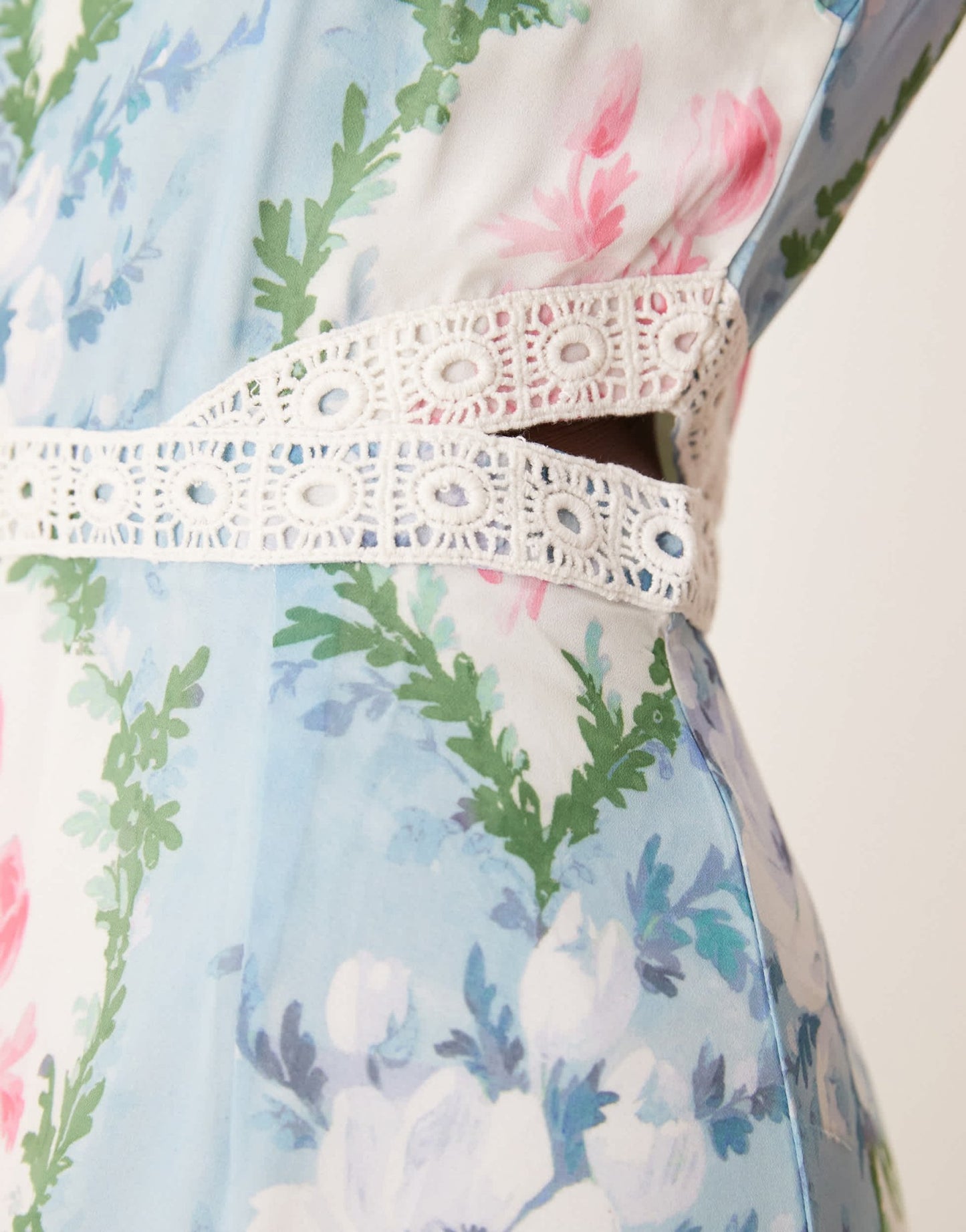 Hope & Ivy puff sleeve midi dress in baby blue floral - ASOS Sample Sale EU Store