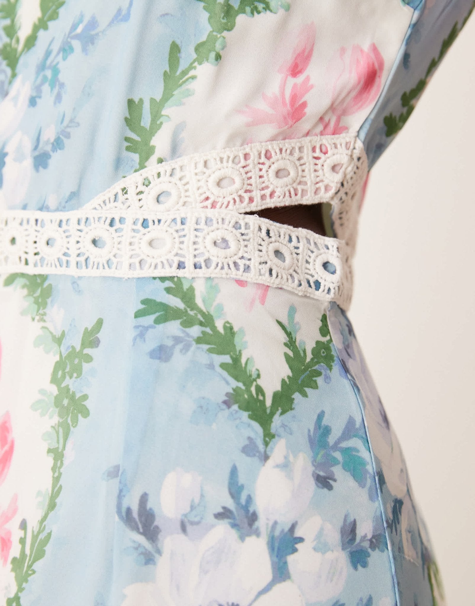 Hope & Ivy puff sleeve midi dress in baby blue floral - ASOS Sample Sale EU Store