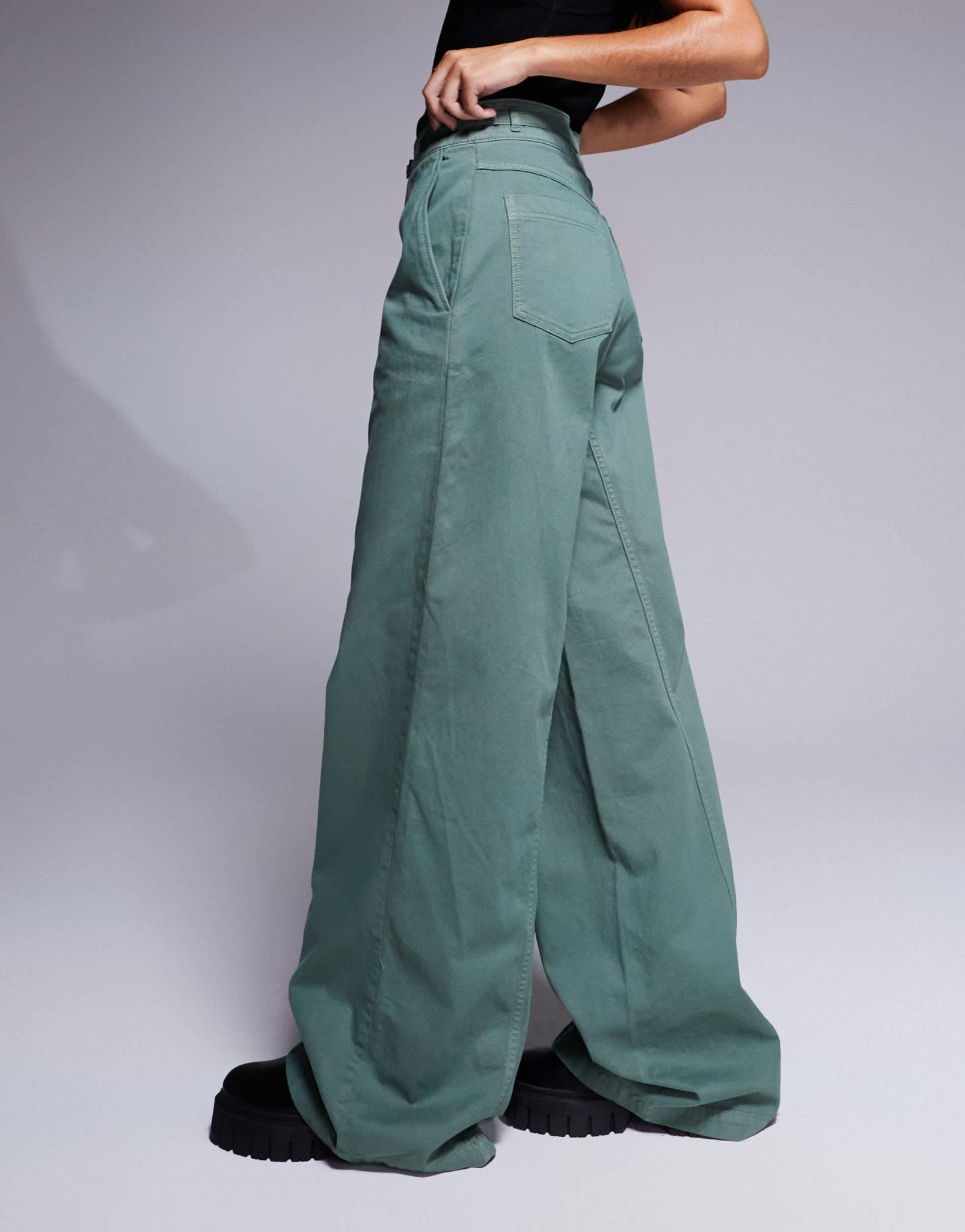 HUGO Red hansana trousers with belt in green - ASOS Sample Sale EU Store
