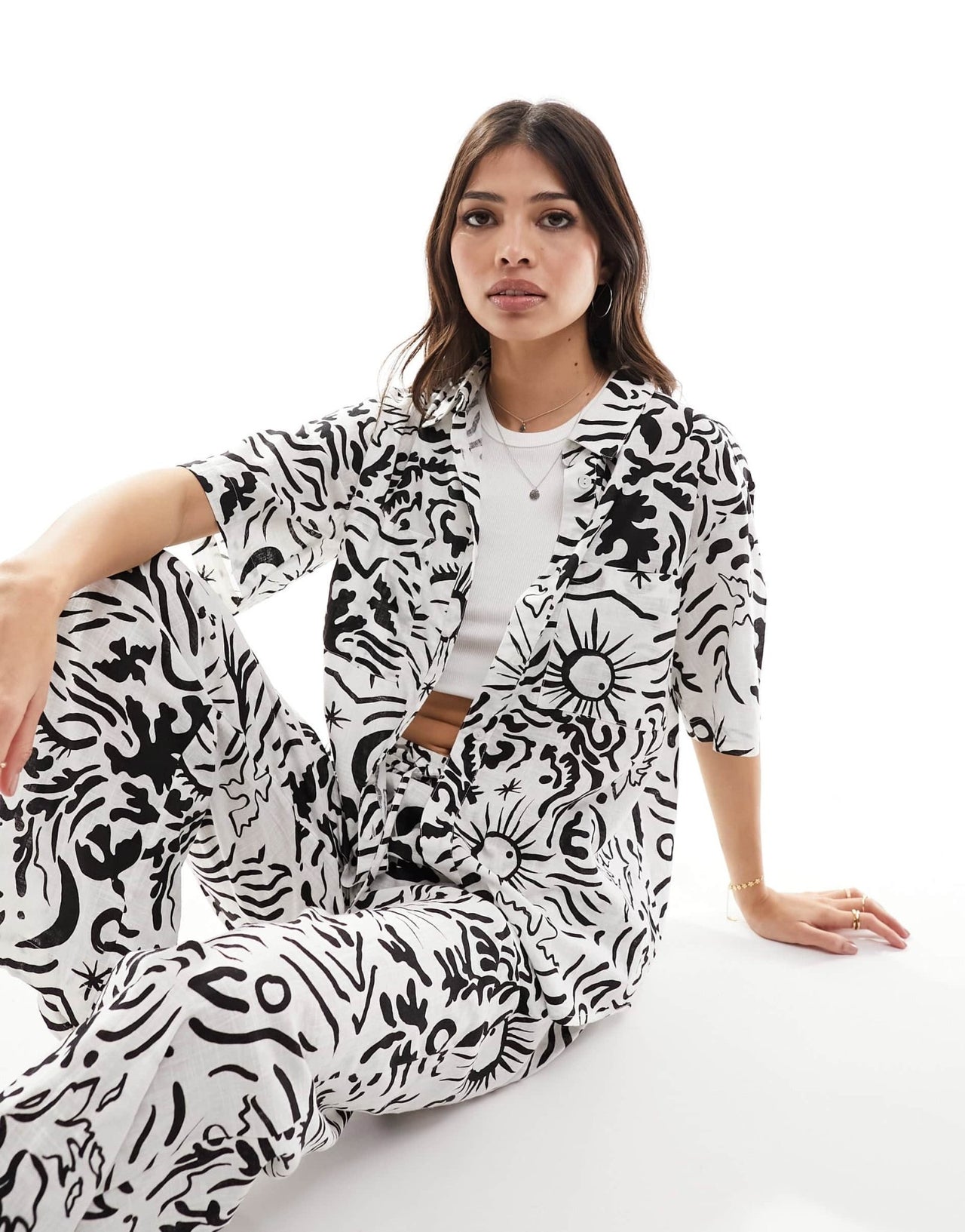 IIsla & Bird graphic print oversized resort shirt co - ord in white and black - ASOS Sample Sale EU Store