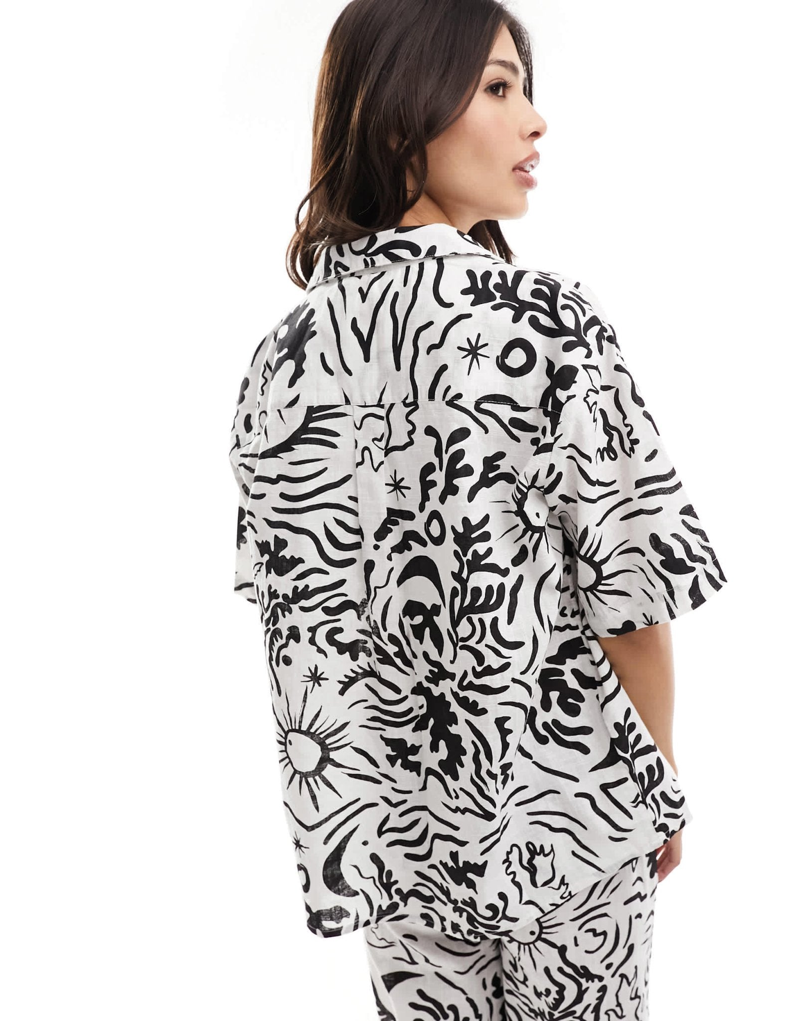 IIsla & Bird graphic print oversized resort shirt co - ord in white and black - ASOS Sample Sale EU Store